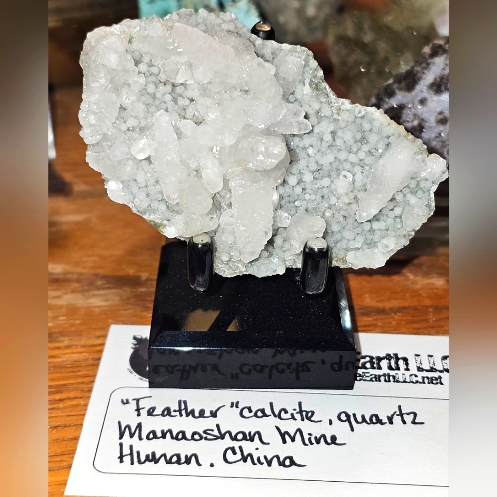 Feathers calcite on quartz uv reaction